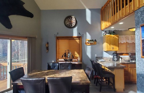 Stover House | Experience Paradise at Proctor Cove with Stunning Lake Views