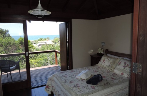 Garopaba House | Idyllic Paradise at Silveira Beach with Oceanfront Views