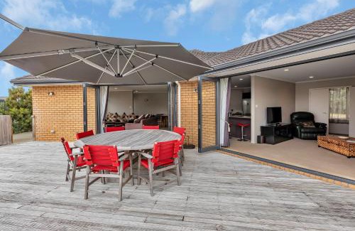 Ruakaka House | Discover Paradise at the Bay - Family-Friendly Retreat