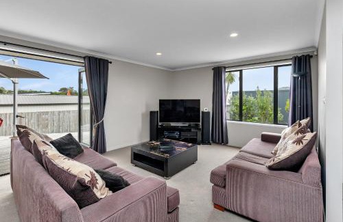 Ruakaka House | Discover Paradise at the Bay - Family-Friendly Retreat