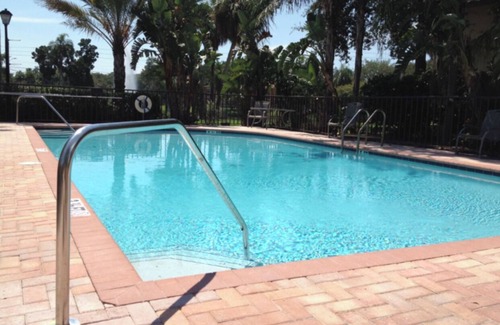 Pinellas Point Condo | Unforgettable Escape: Oceanfront Hotel with Spa & Pool