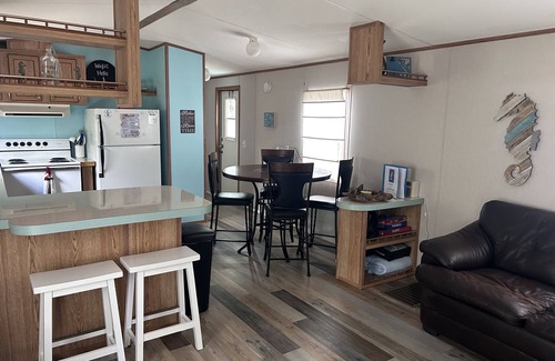 Weeki Wachee Gardens House | Experience Riverfront Bliss with Family-Friendly Amenities
