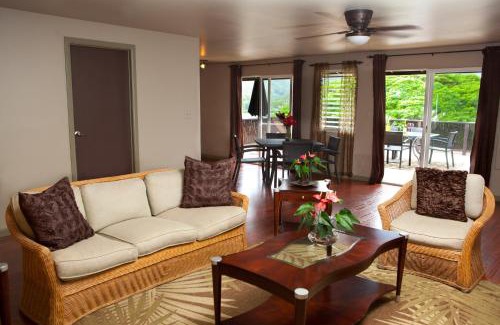 Kahalu u Resort | Serene Paradise Bay Resort with Ocean Views & Hot Tub