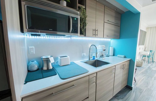 Puerta de Tierra Apartment | Ocean View Paradise Beach Vibe with Exclusive Balcony Access