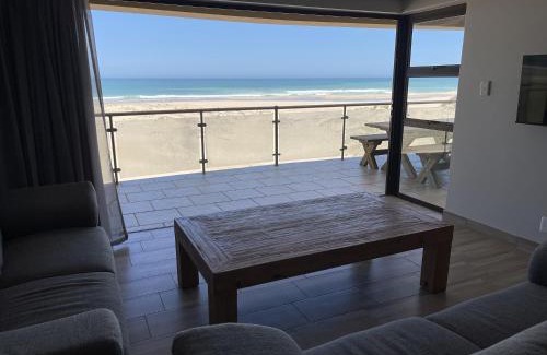 Saint Francis Bay House | Beachfront Paradise Apartment with Ocean View & Private Pool