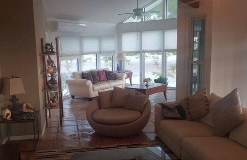 Kemps Bay House | Paradise Beach South Andros