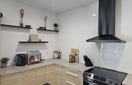 Cedar Crest House | Discover Paradise Bungalow: Family-Friendly Near Downtown
