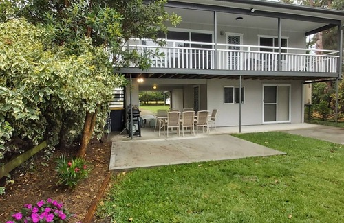Sanctuary Point House | Beautiful Paradise Bungalow with Waterfront Views & Pool