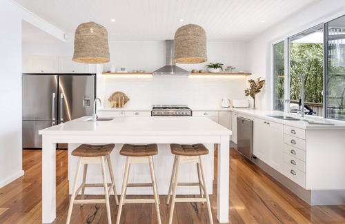 Green Point House | Tranquil Paradise by the Lake: Spa, Pool & Hot Tub Awaits