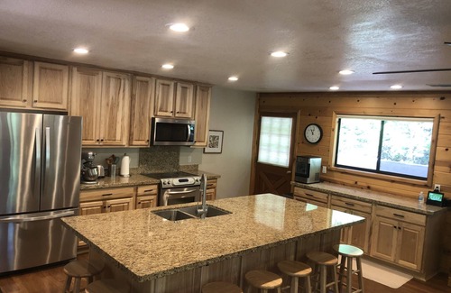 Christopher Creek Cabin | Paradise Cabin in the Pines: Kids' Oasis with Ocean View