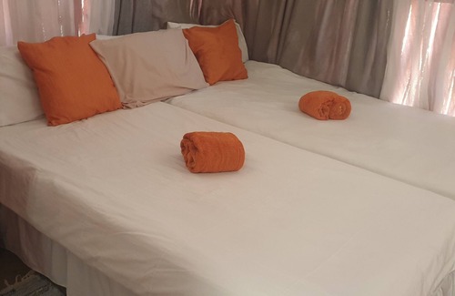 Grootfontein Cabin | Relax at Paradise Camp: Family-Friendly with Ocean Views
