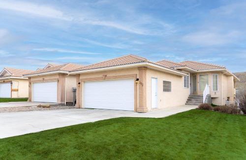 Lethbridge Apartment | Experience Paradise Canyon Golf Resort with Hot Tub & Pool