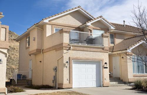 Lethbridge Apartment | Elegant Paradise Canyon Golf Resort - Condo M405 with Pool