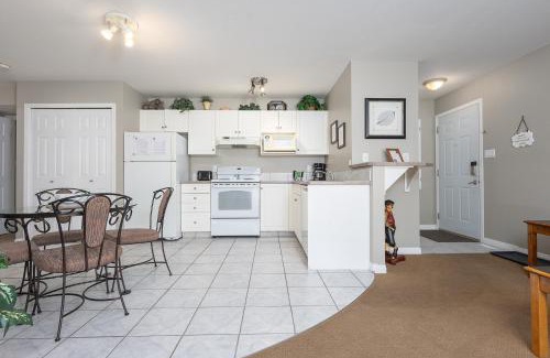 Lethbridge Apartment | Elegant Paradise Canyon Golf Resort - Condo M405 with Pool