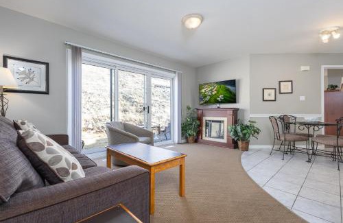 Lethbridge Apartment | Elegant Paradise Canyon Golf Resort - Condo M405 with Pool