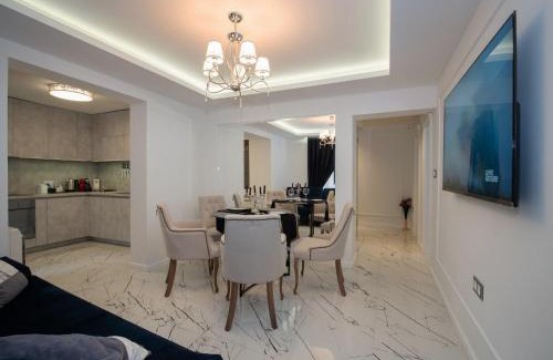 rayon Triaditsa Apartment | Premium Suite 2 at Paradise Center - Rated 9.6/10