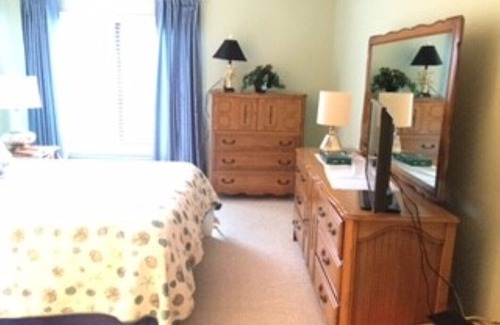 Fort Pierce Condo | Cozy Condo Steps from the Ocean with Pool Access