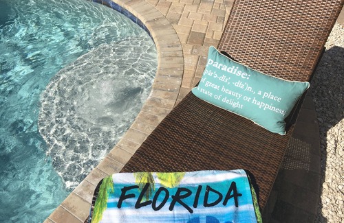 Bradenton House | Escape to Paradise Cove: Contactless Check-In & Poolside Bliss