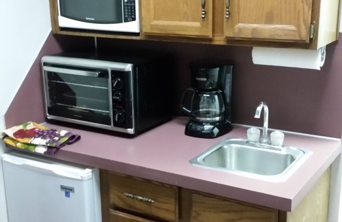 Norton Shores Apartment | Guest Rated 9.8: Paradise Cove Lighthouse with Lake View