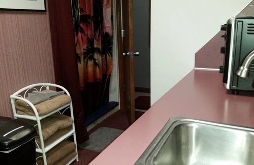 Norton Shores Apartment | Guest Rated 9.8: Paradise Cove Lighthouse with Lake View