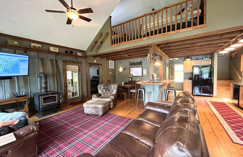 Milledgeville Cabin | Idyllic Paradise Cove: Lakefront Cabin with EV Charging