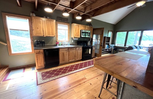 Milledgeville Cabin | Idyllic Paradise Cove: Lakefront Cabin with EV Charging