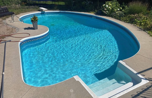 York Regional Municipality House | Discover Paradise Palace: Poolside Retreat with Ocean Views