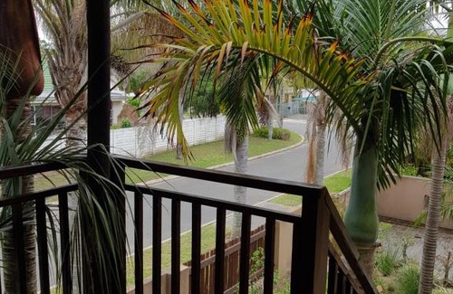 Beacon Bay Apartment | Oceanfront Paradise Flycatcher Accommodation with Hot Tub