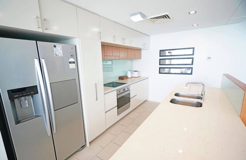Airlie Beach Apartment | Paradise found! 4 Bedroom Penthouse over looking the Coral Sea