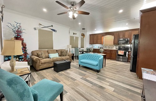 Spanish Wells House | Idyllic Escape with Ocean View & Free Golf Cart Access