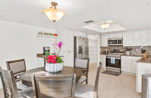Bradenton House | Pet-Friendly Retreat with Heated Pool & Game Room Near Beach