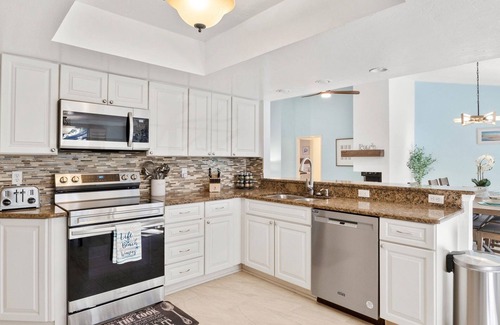 Bradenton House | Pet-Friendly Retreat with Heated Pool & Game Room Near Beach