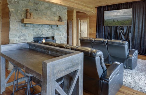 Sevierville House | Experience Paradise at Glenn Haven with Inviting Hot Tub