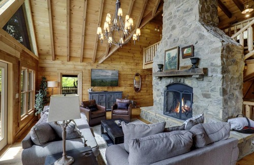 Sevierville House | Experience Paradise at Glenn Haven with Inviting Hot Tub
