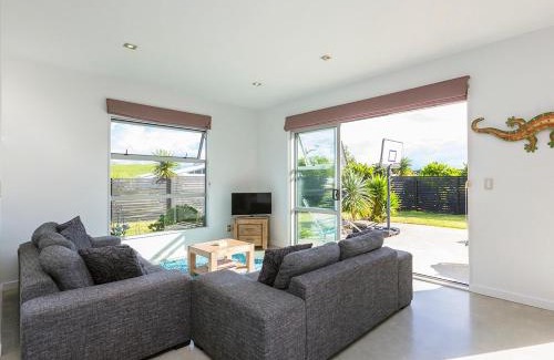 Omaha House | Family-Friendly Paradise Haven - Omaha Holiday Home