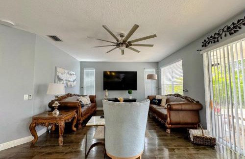 Trailer Estates House | Idyllic Paradise Pool Home Near IMG & Siesta Key Beach