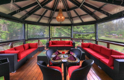 Burnt Pine Hotel | Serene Paradise Hotel and Resort with Pool & Ocean Views