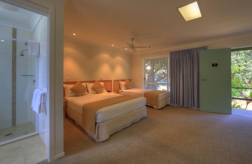 Burnt Pine Hotel | Serene Paradise Hotel and Resort with Pool & Ocean Views
