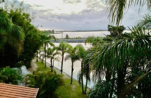 Laguna House | Paradise House between the Lagoon and the Sea in Laguna/SC that accepts pets.