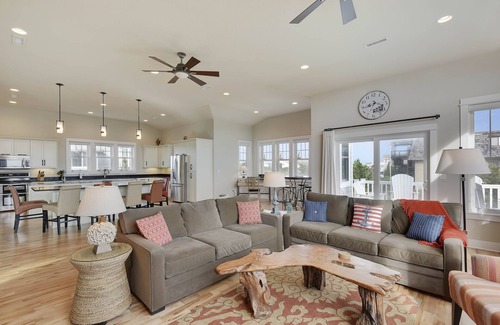 Duck House | Beachside Retreat in Duck: Modern Style & Family-Friendly Amenities