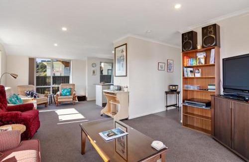 Pohara House | Discover Paradise at Pohara Beach Holiday Home