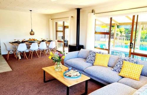 Rotorua House | Tranquil Retreat at Paradise in Rotorua with Pool Access