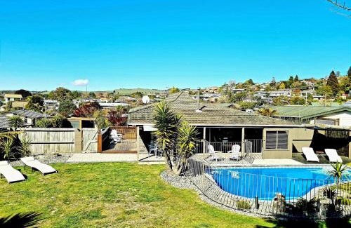Rotorua House | Tranquil Retreat at Paradise in Rotorua with Pool Access