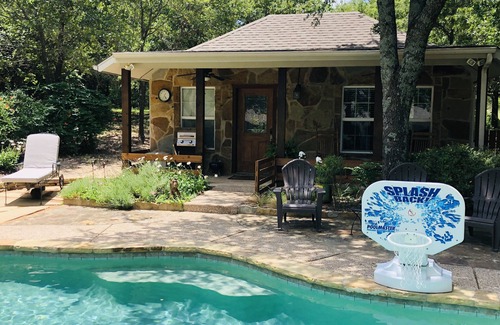 Weatherford Cottage | Idyllic Country Guest House with Pool & Pet-Friendly Vibes