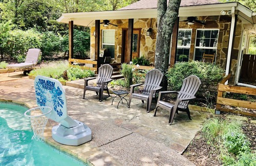 Weatherford Cottage | Idyllic Country Guest House with Pool & Pet-Friendly Vibes
