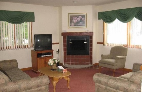 East Stroudsburg Condo | Escape to Paradise in the Poconos with Pool & Ocean Views