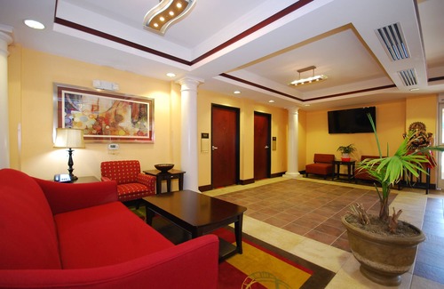 Towanda Hotel | Inviting Paradise Inn & Suites: Family-Friendly Comfort Awaits