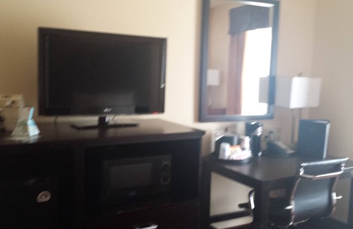 Towanda Hotel | Inviting Paradise Inn & Suites: Family-Friendly Comfort Awaits