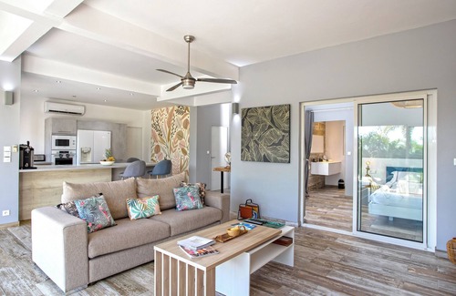 Cul de Sac Apartment | Tranquil Apartment with Private Pool in Tropical Garden