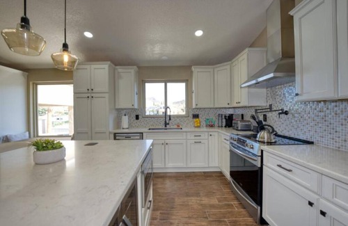 Mohawk HOA House | Relaxing Paradise Lake Homestay with Pool & Family Amenities